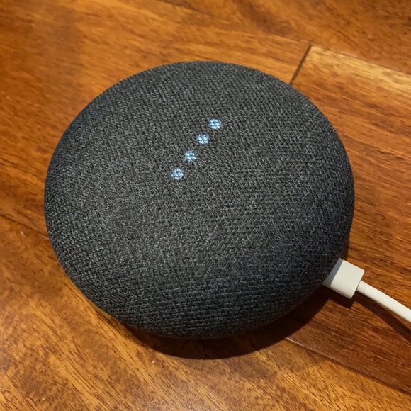 Google Home Mini - Picture 2 of 4